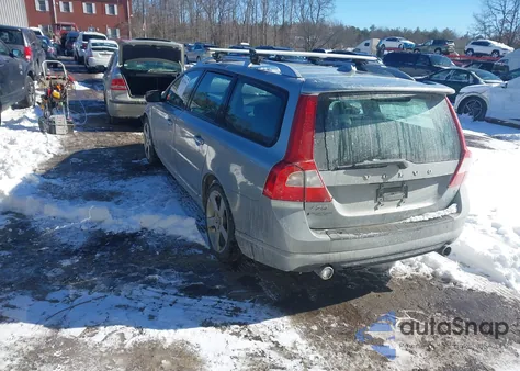 2010 Volvo V70 3.2/3.2 R-Design z USA, uszkodzony, nr VIN YV1982BW4A1118426